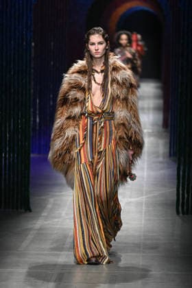 Milan, Milan Women s Fashion Week Fall Winter 2026 27 - Women s Fashion, Fall Winter 2026 27 - Etro fashion show - catwalk in the photo: model  Copyright: xSimonaxChiocciax xipa-agency.netx xFotosickix IPA_Agency_IPA72031916