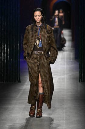 Milan, Milan Women s Fashion Week Fall Winter 2026 27 - Women s Fashion, Fall Winter 2026 27 - Etro fashion show - catwalk in the photo: model  Copyright: xSimonaxChiocciax xipa-agency.netx xFotosickix IPA_Agency_IPA72031899