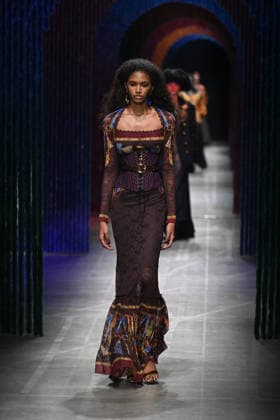 Milan, Milan Women s Fashion Week Fall Winter 2026 27 - Women s Fashion, Fall Winter 2026 27 - Etro fashion show - catwalk in the photo: model  Copyright: xSimonaxChiocciax xipa-agency.netx xFotosickix IPA_Agency_IPA72031902