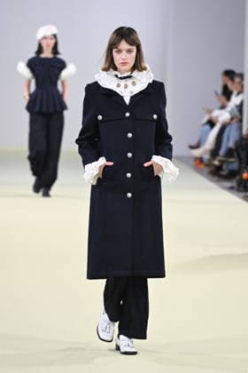Entertainment Bilder des Tages #2 Milan, Milan Women s Fashion Week Fall Winter 2026 27 - Women s Fashion, Fall Winter 2026 27 - Vivetta fashion show - catwalk in the photo: model  Copyright: xSimonaxChiocciax xipa-agency.netx xFotosickix IPA_Agency_IPA72032702