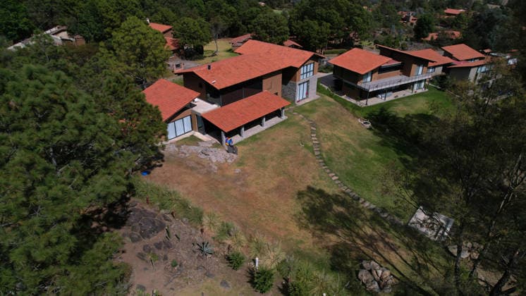 News Bilder des Tages #2 Life in Tapalpa after military operation that killed cartel leader El Mencho TAPALPA, MEXICO - FEBRUARY 25: An aerial view of the Tapalpa Country Club, following a military operation that killed cartel leader Nemesio Oseguera, El Mencho , in Tapalpa, Mexico on February 25, 2026. Stringer Anadolu Tapalpa Mexico. Editorial use only. Please get in touch for any other usage.  Copyright: x2026xAnadoluxStringerx