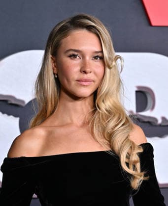 ˜Scream 7™ Global Premiere Isabel May arriving to the Scream 7 global premiere held at the Paramount Theatre on February 25, 2026 in Los Angeles, Ca. Los Angeles Paramount Theatre California USA Copyright: xLISAxOConnor xAFF-USA.COMx