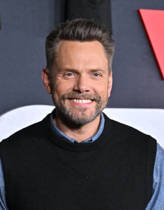 ˜Scream 7™ Global Premiere Joel McHale arriving to the Scream 7 global premiere held at the Paramount Theatre on February 25, 2026 in Los Angeles, Ca. Los Angeles Paramount Theatre California USA Copyright: xLISAxOConnor xAFF-USA.COMx
