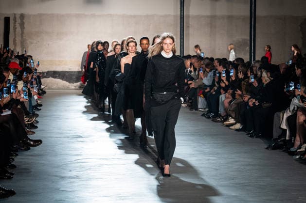 Mailand Fashion Week, N°21 Modenschau NÂ°21 fashion show during the Milan Fashion Week - Womenswear Fall Winter 2026 2027 in Milan, Italy, on 25 February 2026. A model walks the runway at NÂ°21 fashion show during the Milan Fashion Week - Womenswear Fall Winter 2026 2027 in Milan, Italy, on 25 February 2026., Credit:Stefano Costantino TTL Avalon Italy, Milan  Copyright: xStefanoxCostantinoxTTLx xAvalonx 1078270041