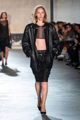 Mailand Fashion Week, N°21 Modenschau NÂ°21 fashion show during the Milan Fashion Week - Womenswear Fall Winter 2026 2027 in Milan, Italy, on 25 February 2026. A model walks the runway at NÂ°21 fashion show during the Milan Fashion Week - Womenswear Fall Winter 2026 2027 in Milan, Italy, on 25 February 2026., Credit:Stefano Costantino TTL Avalon Italy, Milan  Copyright: xStefanoxCostantinoxTTLx xAvalonx 1078270084