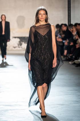 Mailand Fashion Week, N°21 Modenschau NÂ°21 fashion show during the Milan Fashion Week - Womenswear Fall Winter 2026 2027 in Milan, Italy, on 25 February 2026. A model walks the runway at NÂ°21 fashion show during the Milan Fashion Week - Womenswear Fall Winter 2026 2027 in Milan, Italy, on 25 February 2026., Credit:Stefano Costantino TTL Avalon Italy, Milan  Copyright: xStefanoxCostantinoxTTLx xAvalonx 1078270091