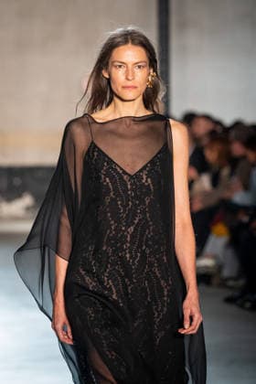 Mailand Fashion Week, N°21 Modenschau NÂ°21 fashion show during the Milan Fashion Week - Womenswear Fall Winter 2026 2027 in Milan, Italy, on 25 February 2026. A model walks the runway at NÂ°21 fashion show during the Milan Fashion Week - Womenswear Fall Winter 2026 2027 in Milan, Italy, on 25 February 2026., Credit:Stefano Costantino TTL Avalon Italy, Milan  Copyright: xStefanoxCostantinoxTTLx xAvalonx 1078270098