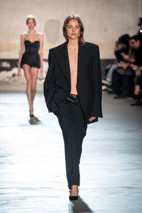 Mailand Fashion Week, N°21 Modenschau NÂ°21 fashion show during the Milan Fashion Week - Womenswear Fall Winter 2026 2027 in Milan, Italy, on 25 February 2026. A model walks the runway at NÂ°21 fashion show during the Milan Fashion Week - Womenswear Fall Winter 2026 2027 in Milan, Italy, on 25 February 2026., Credit:Stefano Costantino TTL Avalon Italy, Milan  Copyright: xStefanoxCostantinoxTTLx xAvalonx 1078270103