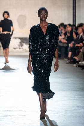 Mailand Fashion Week, N°21 Modenschau NÂ°21 fashion show during the Milan Fashion Week - Womenswear Fall Winter 2026 2027 in Milan, Italy, on 25 February 2026. A model walks the runway at NÂ°21 fashion show during the Milan Fashion Week - Womenswear Fall Winter 2026 2027 in Milan, Italy, on 25 February 2026., Credit:Stefano Costantino TTL Avalon Italy, Milan  Copyright: xStefanoxCostantinoxTTLx xAvalonx 1078270123