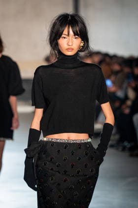 Mailand Fashion Week, N°21 Modenschau NÂ°21 fashion show during the Milan Fashion Week - Womenswear Fall Winter 2026 2027 in Milan, Italy, on 25 February 2026. A model walks the runway at NÂ°21 fashion show during the Milan Fashion Week - Womenswear Fall Winter 2026 2027 in Milan, Italy, on 25 February 2026., Credit:Stefano Costantino TTL Avalon Italy, Milan  Copyright: xStefanoxCostantinoxTTLx xAvalonx 1078270139