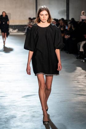 Mailand Fashion Week, N°21 Modenschau NÂ°21 fashion show during the Milan Fashion Week - Womenswear Fall Winter 2026 2027 in Milan, Italy, on 25 February 2026. A model walks the runway at NÂ°21 fashion show during the Milan Fashion Week - Womenswear Fall Winter 2026 2027 in Milan, Italy, on 25 February 2026., Credit:Stefano Costantino TTL Avalon Italy, Milan  Copyright: xStefanoxCostantinoxTTLx xAvalonx 1078270148