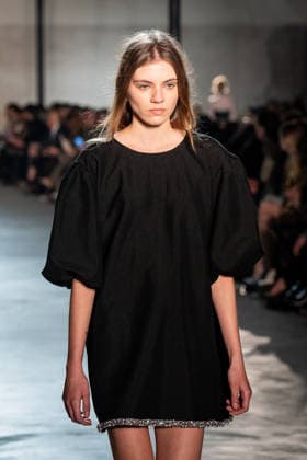 Mailand Fashion Week, N°21 Modenschau NÂ°21 fashion show during the Milan Fashion Week - Womenswear Fall Winter 2026 2027 in Milan, Italy, on 25 February 2026. A model walks the runway at NÂ°21 fashion show during the Milan Fashion Week - Womenswear Fall Winter 2026 2027 in Milan, Italy, on 25 February 2026., Credit:Stefano Costantino TTL Avalon Italy, Milan  Copyright: xStefanoxCostantinoxTTLx xAvalonx 1078270151