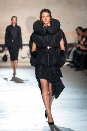 Mailand Fashion Week, N°21 Modenschau NÂ°21 fashion show during the Milan Fashion Week - Womenswear Fall Winter 2026 2027 in Milan, Italy, on 25 February 2026. A model walks the runway at NÂ°21 fashion show during the Milan Fashion Week - Womenswear Fall Winter 2026 2027 in Milan, Italy, on 25 February 2026., Credit:Stefano Costantino TTL Avalon Italy, Milan  Copyright: xStefanoxCostantinoxTTLx xAvalonx 1078270158