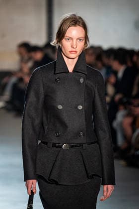 Mailand Fashion Week, N°21 Modenschau NÂ°21 fashion show during the Milan Fashion Week - Womenswear Fall Winter 2026 2027 in Milan, Italy, on 25 February 2026. A model walks the runway at NÂ°21 fashion show during the Milan Fashion Week - Womenswear Fall Winter 2026 2027 in Milan, Italy, on 25 February 2026., Credit:Stefano Costantino TTL Avalon Italy, Milan  Copyright: xStefanoxCostantinoxTTLx xAvalonx 1078270171