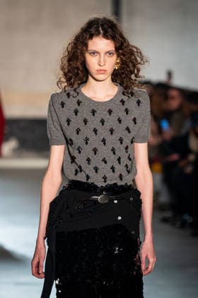 Mailand Fashion Week, N°21 Modenschau NÂ°21 fashion show during the Milan Fashion Week - Womenswear Fall Winter 2026 2027 in Milan, Italy, on 25 February 2026. A model walks the runway at NÂ°21 fashion show during the Milan Fashion Week - Womenswear Fall Winter 2026 2027 in Milan, Italy, on 25 February 2026., Credit:Stefano Costantino TTL Avalon Italy, Milan  Copyright: xStefanoxCostantinoxTTLx xAvalonx 1078270194