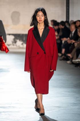 Mailand Fashion Week, N°21 Modenschau NÂ°21 fashion show during the Milan Fashion Week - Womenswear Fall Winter 2026 2027 in Milan, Italy, on 25 February 2026. A model walks the runway at NÂ°21 fashion show during the Milan Fashion Week - Womenswear Fall Winter 2026 2027 in Milan, Italy, on 25 February 2026., Credit:Stefano Costantino TTL Avalon Italy, Milan  Copyright: xStefanoxCostantinoxTTLx xAvalonx 1078270201
