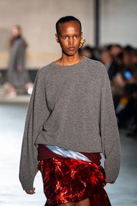 Mailand Fashion Week, N°21 Modenschau NÂ°21 fashion show during the Milan Fashion Week - Womenswear Fall Winter 2026 2027 in Milan, Italy, on 25 February 2026. A model walks the runway at NÂ°21 fashion show during the Milan Fashion Week - Womenswear Fall Winter 2026 2027 in Milan, Italy, on 25 February 2026., Credit:Stefano Costantino TTL Avalon Italy, Milan  Copyright: xStefanoxCostantinoxTTLx xAvalonx 1078270216