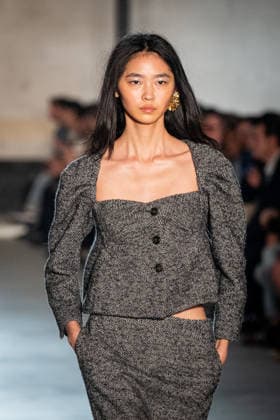 Mailand Fashion Week, N°21 Modenschau NÂ°21 fashion show during the Milan Fashion Week - Womenswear Fall Winter 2026 2027 in Milan, Italy, on 25 February 2026. A model walks the runway at NÂ°21 fashion show during the Milan Fashion Week - Womenswear Fall Winter 2026 2027 in Milan, Italy, on 25 February 2026., Credit:Stefano Costantino TTL Avalon Italy, Milan  Copyright: xStefanoxCostantinoxTTLx xAvalonx 1078270253
