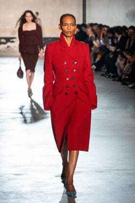 Mailand Fashion Week, N°21 Modenschau NÂ°21 fashion show during the Milan Fashion Week - Womenswear Fall Winter 2026 2027 in Milan, Italy, on 25 February 2026. A model walks the runway at NÂ°21 fashion show during the Milan Fashion Week - Womenswear Fall Winter 2026 2027 in Milan, Italy, on 25 February 2026., Credit:Stefano Costantino TTL Avalon Italy, Milan  Copyright: xStefanoxCostantinoxTTLx xAvalonx 1078270280