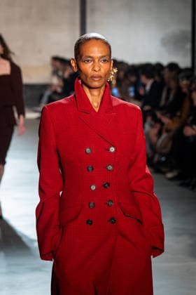 Mailand Fashion Week, N°21 Modenschau NÂ°21 fashion show during the Milan Fashion Week - Womenswear Fall Winter 2026 2027 in Milan, Italy, on 25 February 2026. A model walks the runway at NÂ°21 fashion show during the Milan Fashion Week - Womenswear Fall Winter 2026 2027 in Milan, Italy, on 25 February 2026., Credit:Stefano Costantino TTL Avalon Italy, Milan  Copyright: xStefanoxCostantinoxTTLx xAvalonx 1078270286