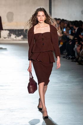 Mailand Fashion Week, N°21 Modenschau NÂ°21 fashion show during the Milan Fashion Week - Womenswear Fall Winter 2026 2027 in Milan, Italy, on 25 February 2026. A model walks the runway at NÂ°21 fashion show during the Milan Fashion Week - Womenswear Fall Winter 2026 2027 in Milan, Italy, on 25 February 2026., Credit:Stefano Costantino TTL Avalon Italy, Milan  Copyright: xStefanoxCostantinoxTTLx xAvalonx 1078270293