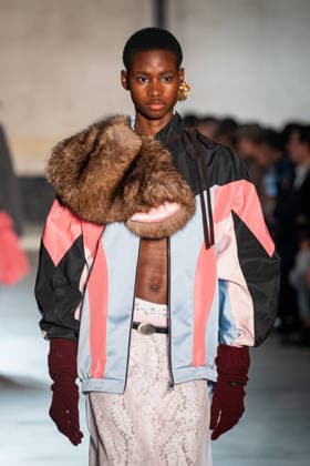 Mailand Fashion Week, N°21 Modenschau NÂ°21 fashion show during the Milan Fashion Week - Womenswear Fall Winter 2026 2027 in Milan, Italy, on 25 February 2026. A model walks the runway at NÂ°21 fashion show during the Milan Fashion Week - Womenswear Fall Winter 2026 2027 in Milan, Italy, on 25 February 2026., Credit:Stefano Costantino TTL Avalon Italy, Milan  Copyright: xStefanoxCostantinoxTTLx xAvalonx 1078270378