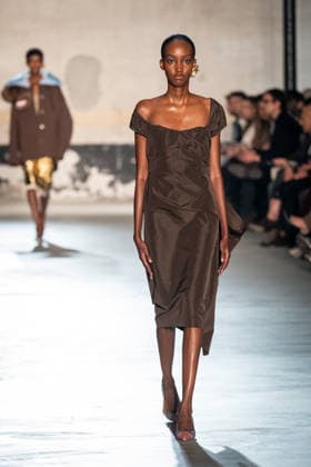 Mailand Fashion Week, N°21 Modenschau NÂ°21 fashion show during the Milan Fashion Week - Womenswear Fall Winter 2026 2027 in Milan, Italy, on 25 February 2026. A model walks the runway at NÂ°21 fashion show during the Milan Fashion Week - Womenswear Fall Winter 2026 2027 in Milan, Italy, on 25 February 2026., Credit:Stefano Costantino TTL Avalon Italy, Milan  Copyright: xStefanoxCostantinoxTTLx xAvalonx 1078270411