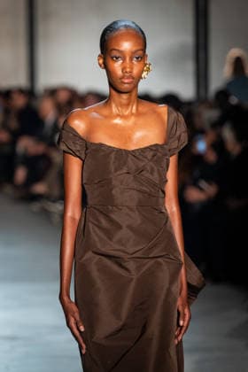 Mailand Fashion Week, N°21 Modenschau NÂ°21 fashion show during the Milan Fashion Week - Womenswear Fall Winter 2026 2027 in Milan, Italy, on 25 February 2026. A model walks the runway at NÂ°21 fashion show during the Milan Fashion Week - Womenswear Fall Winter 2026 2027 in Milan, Italy, on 25 February 2026., Credit:Stefano Costantino TTL Avalon Italy, Milan  Copyright: xStefanoxCostantinoxTTLx xAvalonx 1078270416