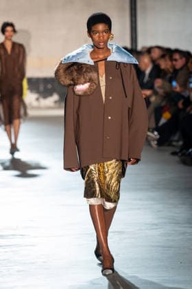 Mailand Fashion Week, N°21 Modenschau NÂ°21 fashion show during the Milan Fashion Week - Womenswear Fall Winter 2026 2027 in Milan, Italy, on 25 February 2026. A model walks the runway at NÂ°21 fashion show during the Milan Fashion Week - Womenswear Fall Winter 2026 2027 in Milan, Italy, on 25 February 2026., Credit:Stefano Costantino TTL Avalon Italy, Milan  Copyright: xStefanoxCostantinoxTTLx xAvalonx 1078270421