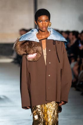 Mailand Fashion Week, N°21 Modenschau NÂ°21 fashion show during the Milan Fashion Week - Womenswear Fall Winter 2026 2027 in Milan, Italy, on 25 February 2026. A model walks the runway at NÂ°21 fashion show during the Milan Fashion Week - Womenswear Fall Winter 2026 2027 in Milan, Italy, on 25 February 2026., Credit:Stefano Costantino TTL Avalon Italy, Milan  Copyright: xStefanoxCostantinoxTTLx xAvalonx 1078270427