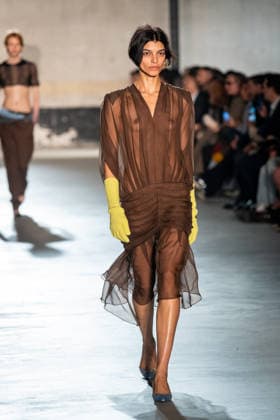 Mailand Fashion Week, N°21 Modenschau NÂ°21 fashion show during the Milan Fashion Week - Womenswear Fall Winter 2026 2027 in Milan, Italy, on 25 February 2026. A model walks the runway at NÂ°21 fashion show during the Milan Fashion Week - Womenswear Fall Winter 2026 2027 in Milan, Italy, on 25 February 2026., Credit:Stefano Costantino TTL Avalon Italy, Milan  Copyright: xStefanoxCostantinoxTTLx xAvalonx 1078270434