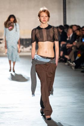 Mailand Fashion Week, N°21 Modenschau NÂ°21 fashion show during the Milan Fashion Week - Womenswear Fall Winter 2026 2027 in Milan, Italy, on 25 February 2026. A model walks the runway at NÂ°21 fashion show during the Milan Fashion Week - Womenswear Fall Winter 2026 2027 in Milan, Italy, on 25 February 2026., Credit:Stefano Costantino TTL Avalon Italy, Milan  Copyright: xStefanoxCostantinoxTTLx xAvalonx 1078270454