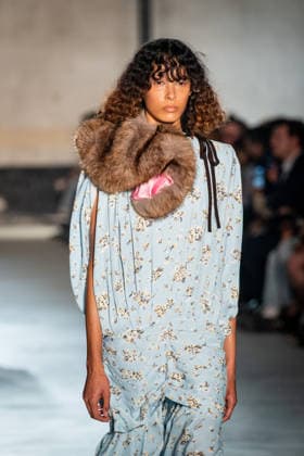 Mailand Fashion Week, N°21 Modenschau NÂ°21 fashion show during the Milan Fashion Week - Womenswear Fall Winter 2026 2027 in Milan, Italy, on 25 February 2026. A model walks the runway at NÂ°21 fashion show during the Milan Fashion Week - Womenswear Fall Winter 2026 2027 in Milan, Italy, on 25 February 2026., Credit:Stefano Costantino TTL Avalon Italy, Milan  Copyright: xStefanoxCostantinoxTTLx xAvalonx 1078270473