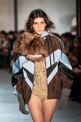Entertainment Bilder des Tages #2 Mailand Fashion Week, N°21 Modenschau NÂ°21 fashion show during the Milan Fashion Week - Womenswear Fall Winter 2026 2027 in Milan, Italy, on 25 February 2026. A model walks the runway at NÂ°21 fashion show during the Milan Fashion Week - Womenswear Fall Winter 2026 2027 in Milan, Italy, on 25 February 2026., Credit:Stefano Costantino TTL Avalon Italy, Milan  Copyright: xStefanoxCostantinoxTTLx xAvalonx 1078270510