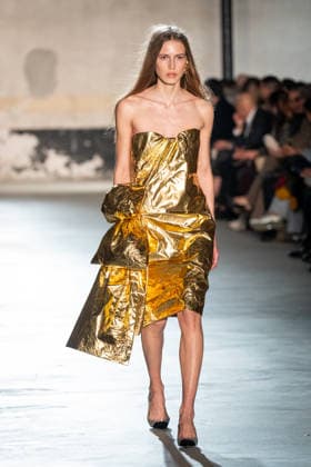 Mailand Fashion Week, N°21 Modenschau NÂ°21 fashion show during the Milan Fashion Week - Womenswear Fall Winter 2026 2027 in Milan, Italy, on 25 February 2026. A model walks the runway at NÂ°21 fashion show during the Milan Fashion Week - Womenswear Fall Winter 2026 2027 in Milan, Italy, on 25 February 2026., Credit:Stefano Costantino TTL Avalon Italy, Milan  Copyright: xStefanoxCostantinoxTTLx xAvalonx 1078270513