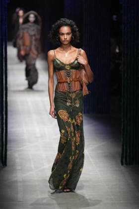 Mailand Fashion Week, Etro Modenschau #2 Milano Fashion Week - Women F W 26-27 Etro Fashion Show Catwalk Milan, Italy Milano Fashion Week - Women F W 26-27 Etro Fashion Show Catwalk Milan, Italy 25th February 2026 SGPItalia id 134530_002 * Not Exclusive  Copyright: xMarcoxErbax