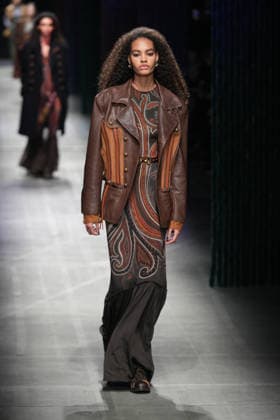Mailand Fashion Week, Etro Modenschau #2 Milano Fashion Week - Women F W 26-27 Etro Fashion Show Catwalk Milan, Italy Milano Fashion Week - Women F W 26-27 Etro Fashion Show Catwalk Milan, Italy 25th February 2026 SGPItalia id 134530_002 * Not Exclusive  Copyright: xMarcoxErbax