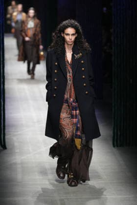 Mailand Fashion Week, Etro Modenschau #2 Milano Fashion Week - Women F W 26-27 Etro Fashion Show Catwalk Milan, Italy Milano Fashion Week - Women F W 26-27 Etro Fashion Show Catwalk Milan, Italy 25th February 2026 SGPItalia id 134530_002 * Not Exclusive  Copyright: xMarcoxErbax