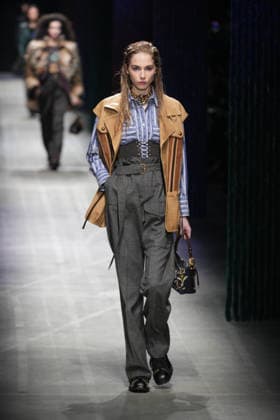 Mailand Fashion Week, Etro Modenschau #2 Milano Fashion Week - Women F W 26-27 Etro Fashion Show Catwalk Milan, Italy Milano Fashion Week - Women F W 26-27 Etro Fashion Show Catwalk Milan, Italy 25th February 2026 SGPItalia id 134530_002 * Not Exclusive  Copyright: xMarcoxErbax