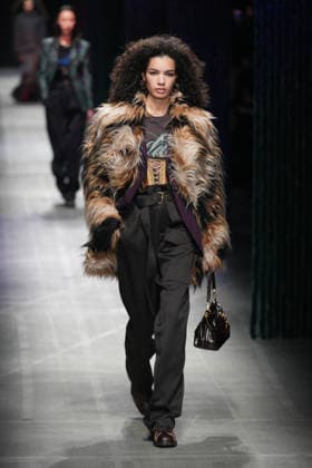 Mailand Fashion Week, Etro Modenschau #2 Milano Fashion Week - Women F W 26-27 Etro Fashion Show Catwalk Milan, Italy Milano Fashion Week - Women F W 26-27 Etro Fashion Show Catwalk Milan, Italy 25th February 2026 SGPItalia id 134530_002 * Not Exclusive  Copyright: xMarcoxErbax
