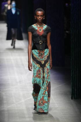 Mailand Fashion Week, Etro Modenschau #2 Milano Fashion Week - Women F W 26-27 Etro Fashion Show Catwalk Milan, Italy Milano Fashion Week - Women F W 26-27 Etro Fashion Show Catwalk Milan, Italy 25th February 2026 SGPItalia id 134530_002 * Not Exclusive  Copyright: xMarcoxErbax