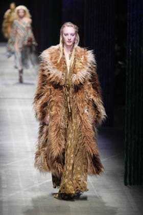 Mailand Fashion Week, Etro Modenschau #2 Milano Fashion Week - Women F W 26-27 Etro Fashion Show Catwalk Milan, Italy Milano Fashion Week - Women F W 26-27 Etro Fashion Show Catwalk Milan, Italy 25th February 2026 SGPItalia id 134530_002 * Not Exclusive  Copyright: xMarcoxErbax