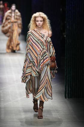 Mailand Fashion Week, Etro Modenschau #2 Milano Fashion Week - Women F W 26-27 Etro Fashion Show Catwalk Milan, Italy Milano Fashion Week - Women F W 26-27 Etro Fashion Show Catwalk Milan, Italy 25th February 2026 SGPItalia id 134530_002 * Not Exclusive  Copyright: xMarcoxErbax