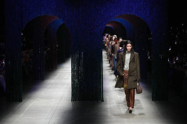Mailand Fashion Week, Etro Modenschau #2 Milano Fashion Week - Women F W 26-27 Etro Fashion Show Catwalk Milan, Italy Milano Fashion Week - Women F W 26-27 Etro Fashion Show Catwalk Milan, Italy 25th February 2026 SGPItalia id 134530_002 * Not Exclusive  Copyright: xMarcoxErbax