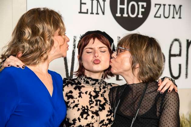 abb Diana Staehly, Carlotta Truman and Gitta Schweighoefer at the premiere of the new SAT 1 daily TV series Ein Hof zum Verlieben at the cinema Zoopalast on Wednesday 25 02 2026 in Berlin Berlin Germany