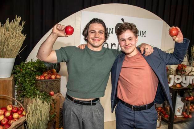 abb Nikolaus Lessky and Michel Ben Seidel at the premiere of the new SAT 1 daily TV series Ein Hof zum Verlieben at the cinema Zoopalast on Wednesday 25 02 2026 in Berlin Berlin Germany