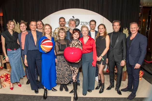 abb Emmy Pilawa, Michel Ben Seidel, Susan Hoecke, Nikolaus Lessky, Diana Staehly, Gitta Schweighöfer, Moritz Otto, Volker Meyer Drabisch, Carlotta Truman, Katharina Hoffmann, Oliver Bender, Franziska van der Heide, Stephan Käfer and Markus Ertelt at the premiere of the new SAT 1 daily TV series Ein Hof zum Verlieben at the cinema Zoopalast on Wednesda