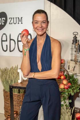 abb Susan Hoecke at the premiere of the new SAT 1 daily TV series Ein Hof zum Verlieben at the cinema Zoopalast on Wednesday 25 02 2026 in Berlin Berlin Germany
