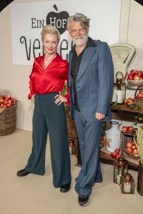 abb Katharina Hoffmann with Volker Meyer Drabisch at the premiere of the new SAT 1 daily TV series Ein Hof zum Verlieben at the cinema Zoopalast on Wednesday 25 02 2026 in Berlin Berlin Germany