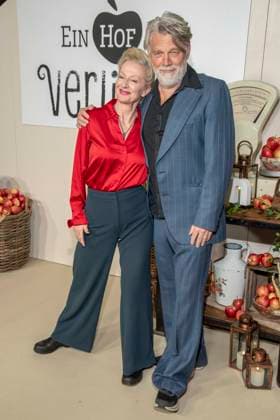 abb Katharina Hoffmann with Volker Meyer Drabisch at the premiere of the new SAT 1 daily TV series Ein Hof zum Verlieben at the cinema Zoopalast on Wednesday 25 02 2026 in Berlin Berlin Germany
